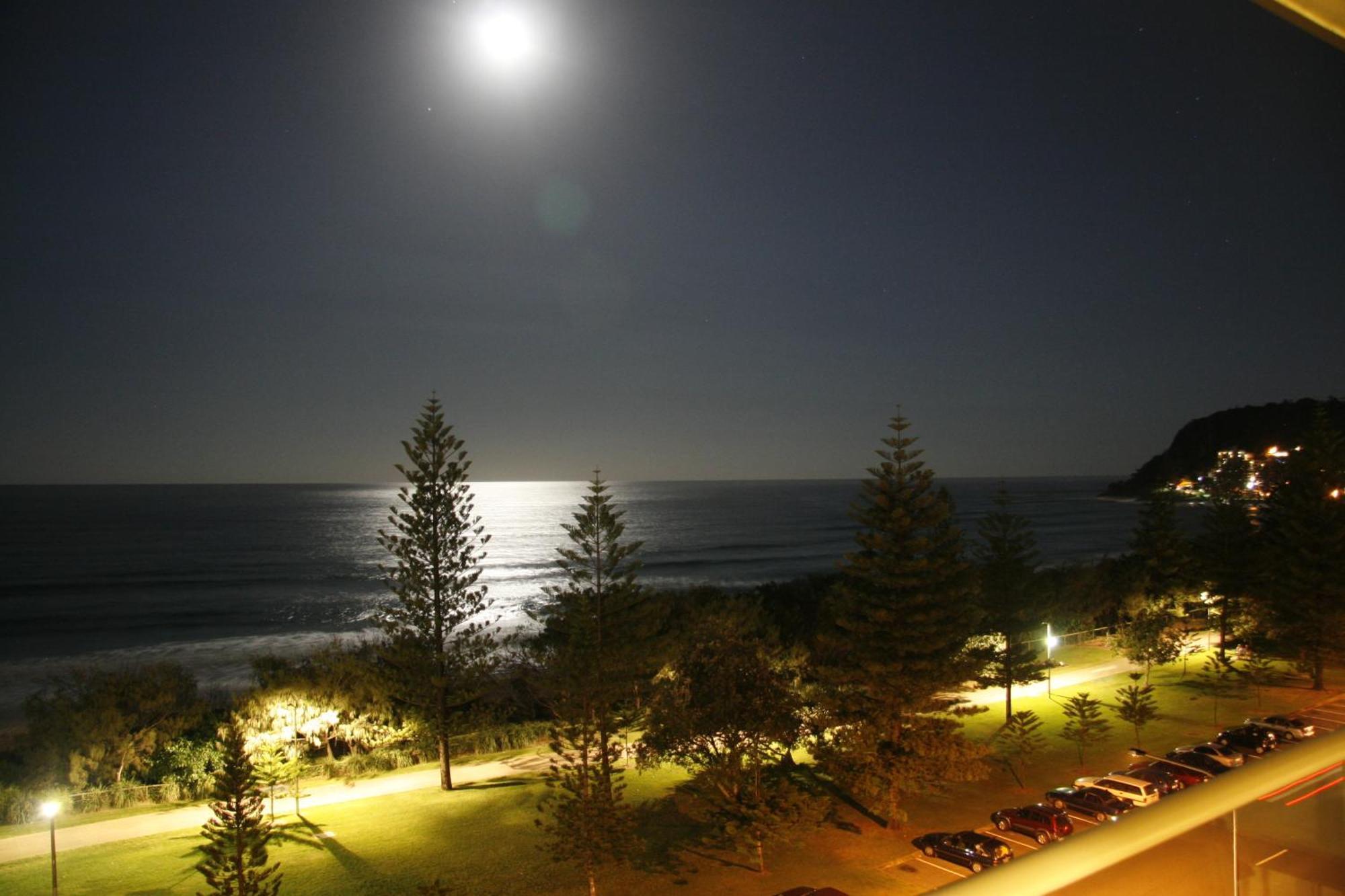 Wyuna Beachfront Holiday Apartments Gold Coast Exterior photo