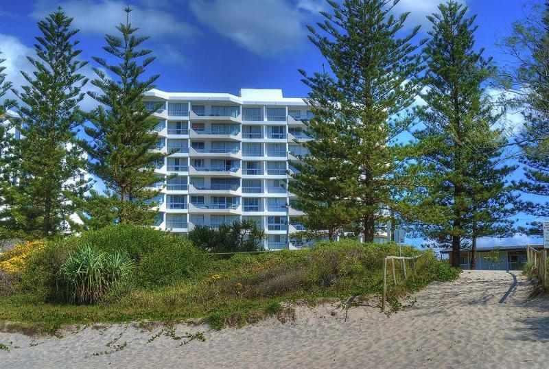 Wyuna Beachfront Holiday Apartments Gold Coast Exterior photo