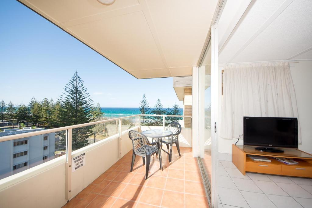 Wyuna Beachfront Holiday Apartments Gold Coast Room photo