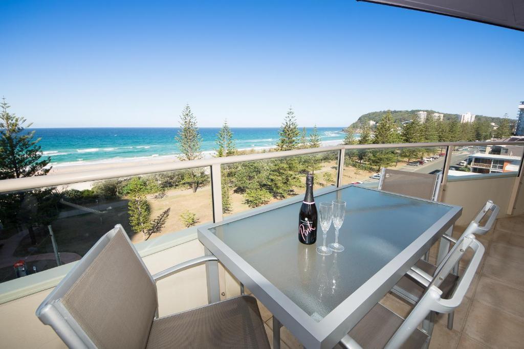 Wyuna Beachfront Holiday Apartments Gold Coast Room photo